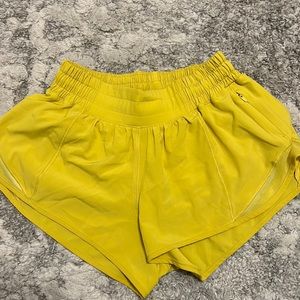 lululemon low-rise hottyhot shorts 2.5 in